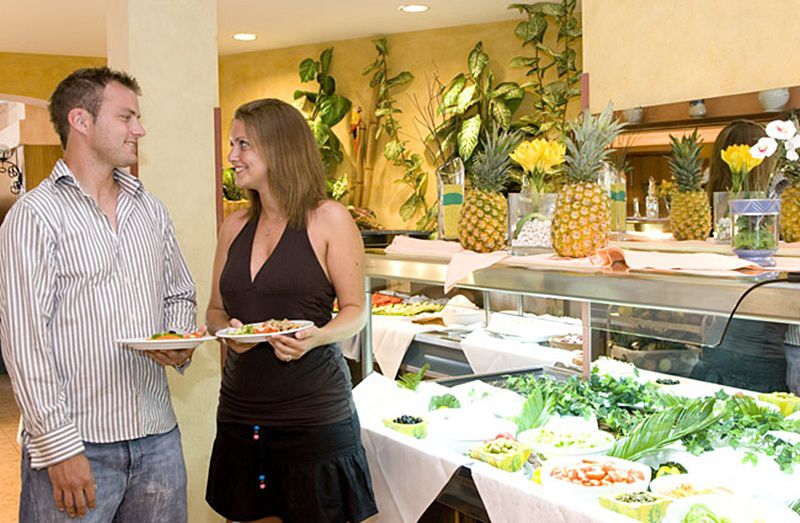 Globales Simar Hotel Cala de Sant Vicenc Restaurant foto